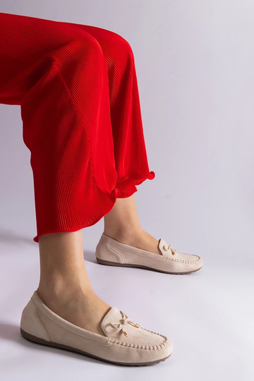 Mocassini in camoscio beige con fiocco Treja