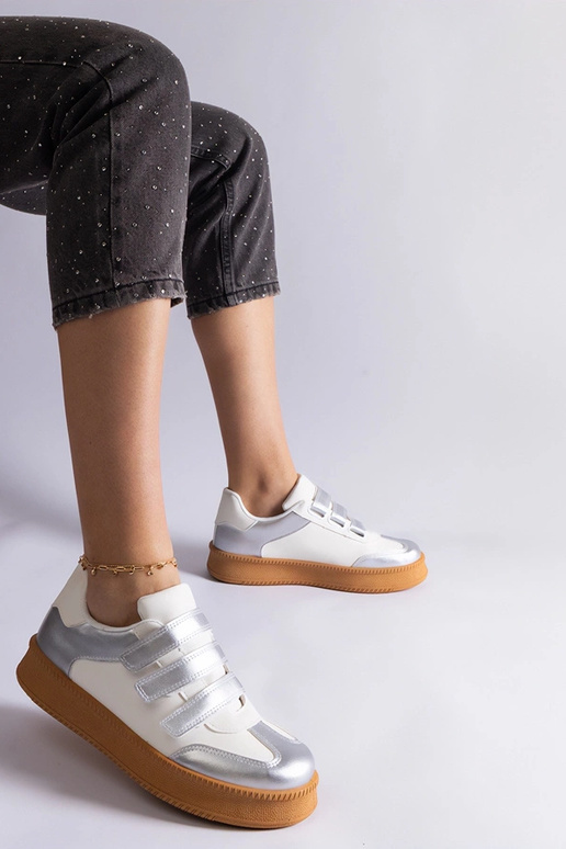 Sneakers argento con chiusura a...