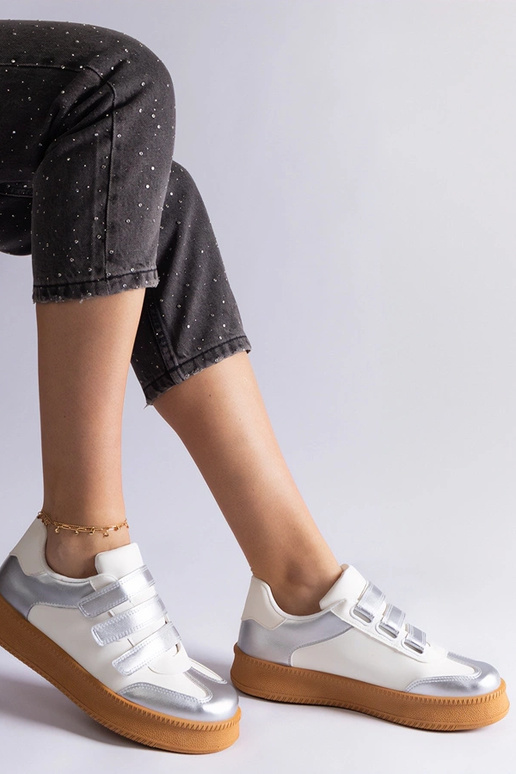 Sneakers argento con chiusura a...