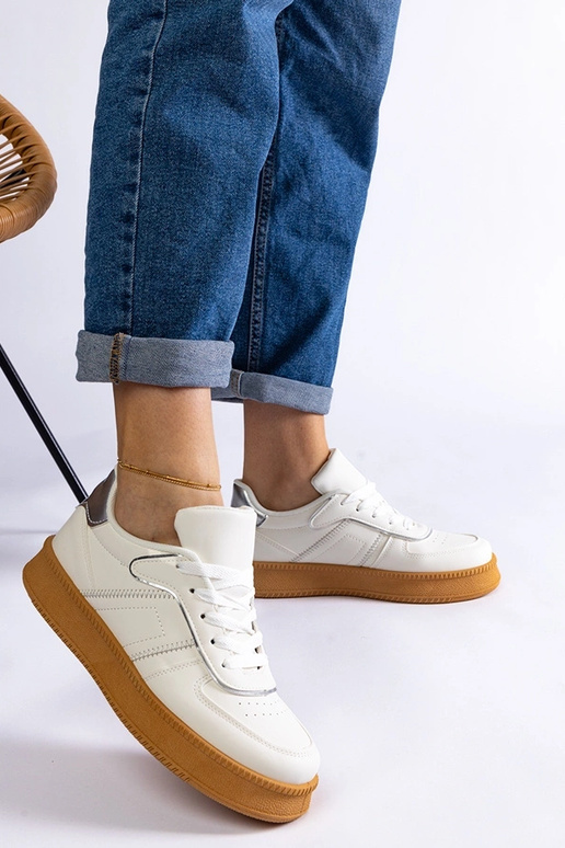 Sneakers bianche con lacci sulla...