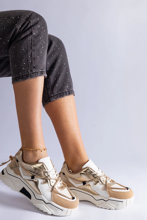 Sneakers beige decorate con cordino...