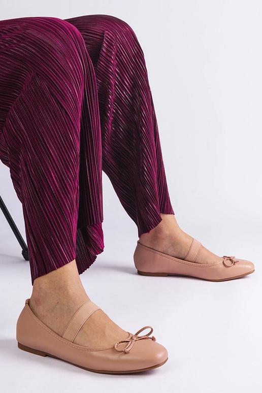 Ballerine beige con elastico e fiocco...