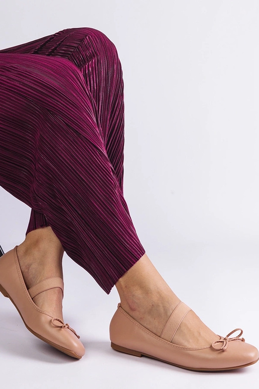 Ballerine beige con elastico e fiocco...