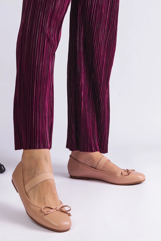 Ballerine beige con elastico e fiocco...