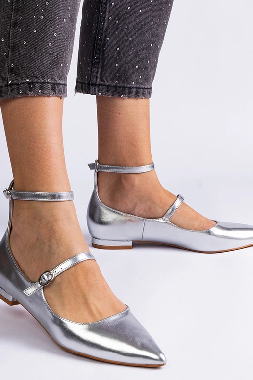 Décolleté piatte argentate con fibbie...