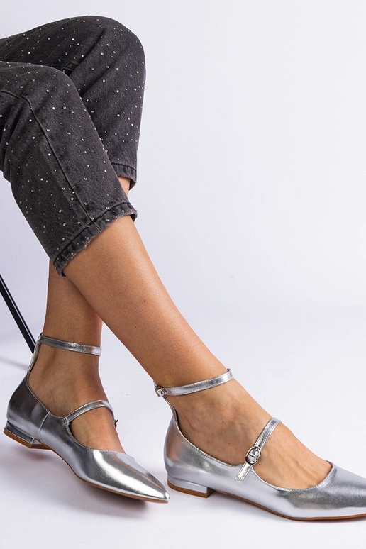 Décolleté piatte argentate con fibbie...