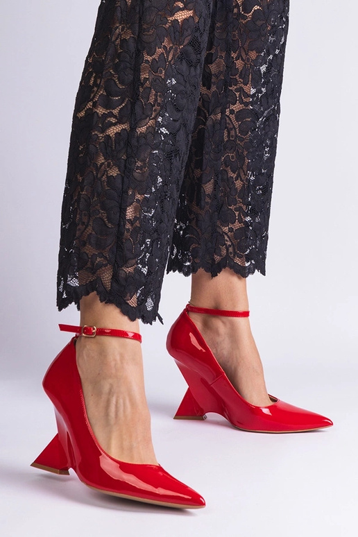 Czółenka rosse in vernice su zeppa...