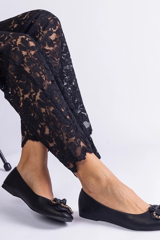 Ballerine nere decorate con un fiore...