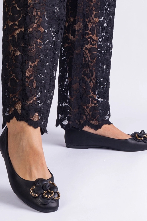 Ballerine nere decorate con un fiore...