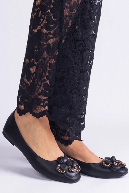 Ballerine nere decorate con un fiore...