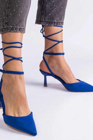 Stiletto blu con punta...