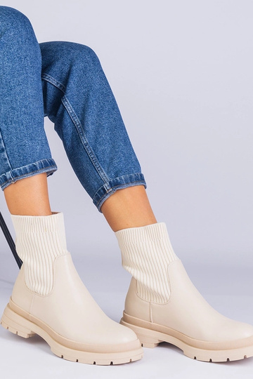 Stivaletti beige con...