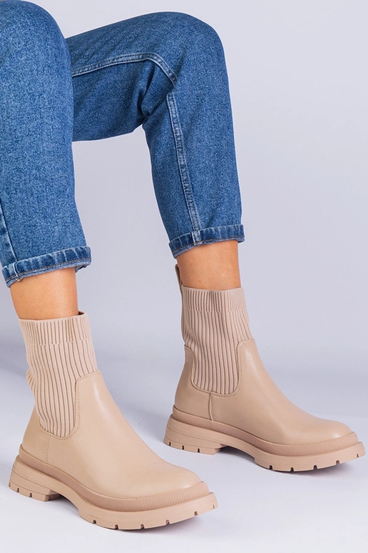 Stivaletti marroni con tomaia in...