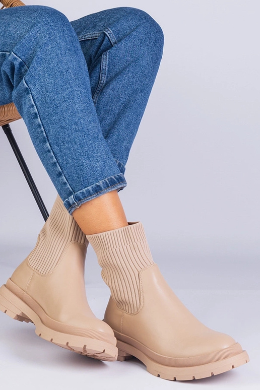 Stivaletti marroni con tomaia in...