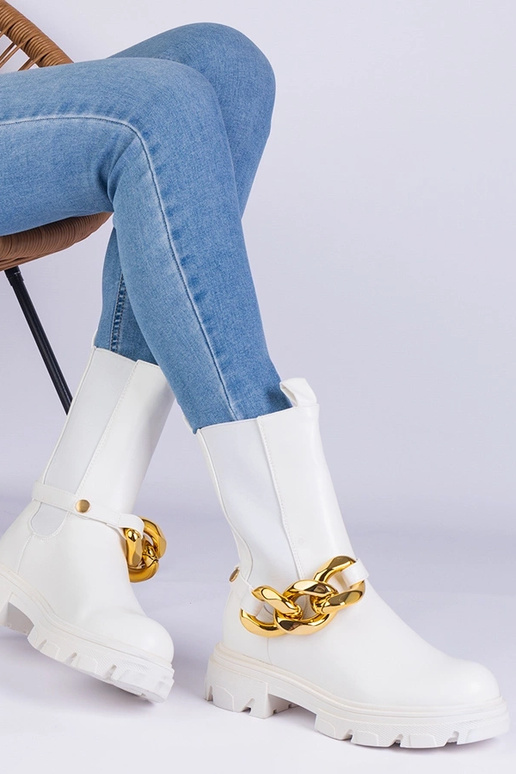 Stivaletti bianchi decorati con una...