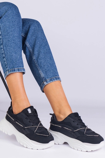 Sneakers nere da donna decorate con cordino in zircone Masala
