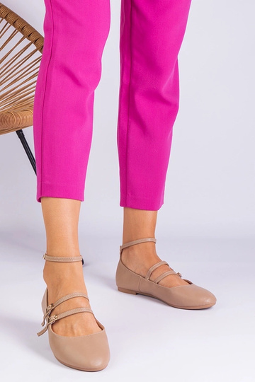 Ballerine beige in ecopelle con fibbie di Vitoldora 2