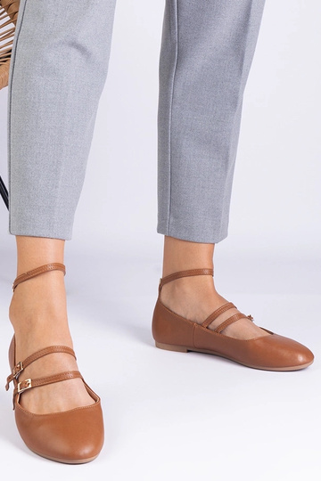 Ballerine in similpelle marrone con fibbie Vitoldora 2