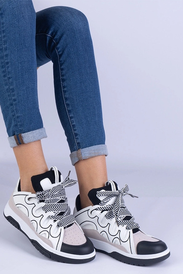 Sneakers nere da donna con allacciatura decorativa Grejs