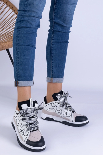 Sneakers nere da donna con allacciatura decorativa Grejs 2