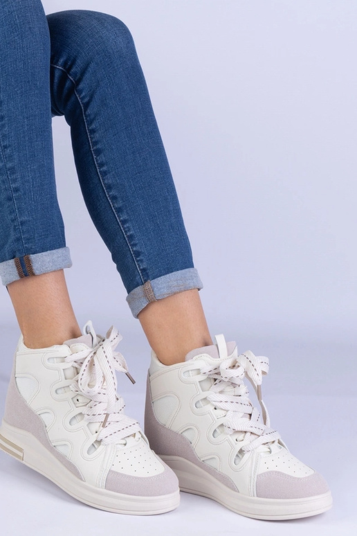 Sneakers bianche da donna con lacci...