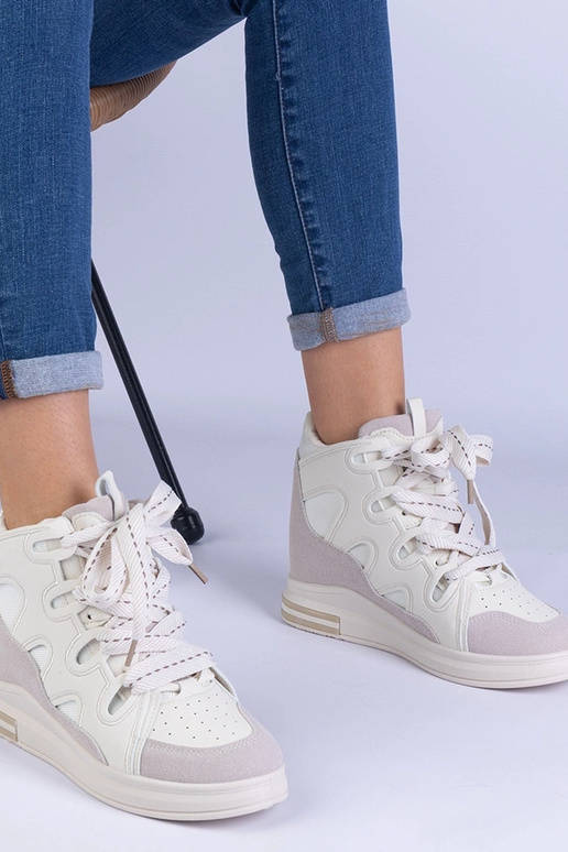 Sneakers bianche da donna con lacci...