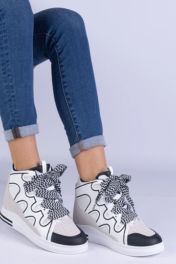 Sneakers bianche da donna con lacci spessi Gralina