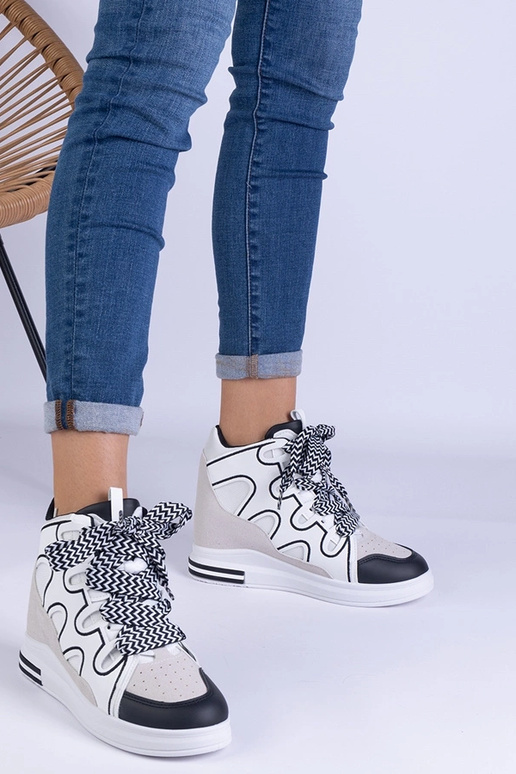 Sneakers bianche da donna con lacci...