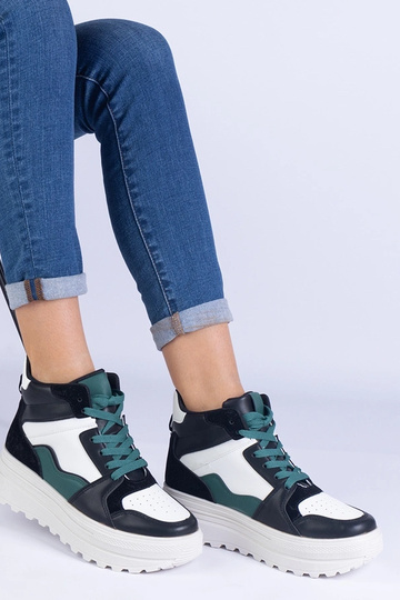 Sneakers sportive da donna in bianco e nero sulla piattaforma Sunline