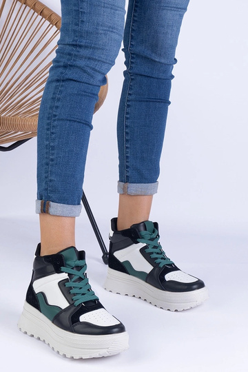 Sneakers sportive da donna in bianco e nero sulla piattaforma Sunline 2