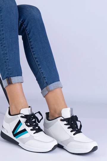 Sneakers bianche da donna Ninella con zeppa nascosta