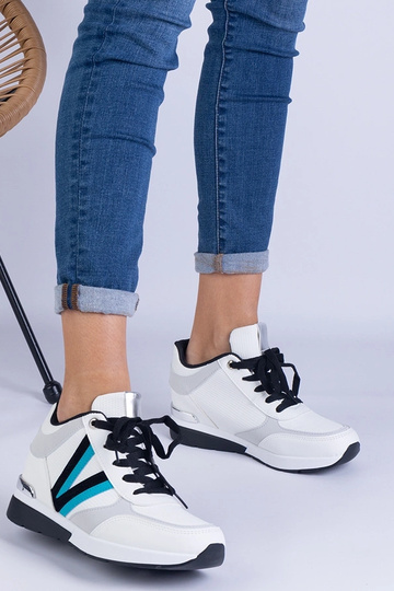 Sneakers bianche da donna Ninella con zeppa nascosta 2