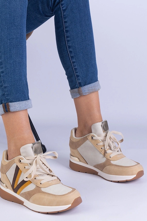 Sneakers da donna marroni con zeppa...