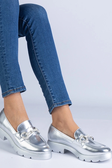 Mezze scarpe classiche argento con decorazione Amikol
