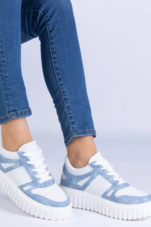 Sneakers blu traforate con suola...