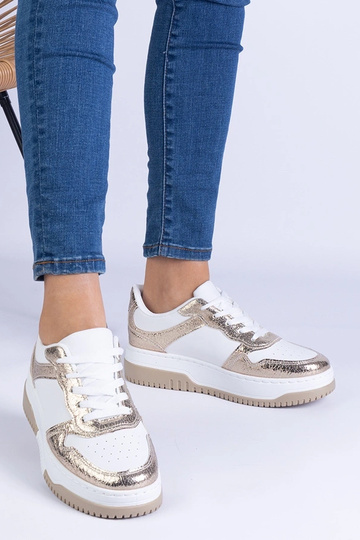 Sneakers dorate con suola... 2
