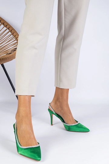 Décolleté in raso verde con strass e tacco aperto Mrozzi 2