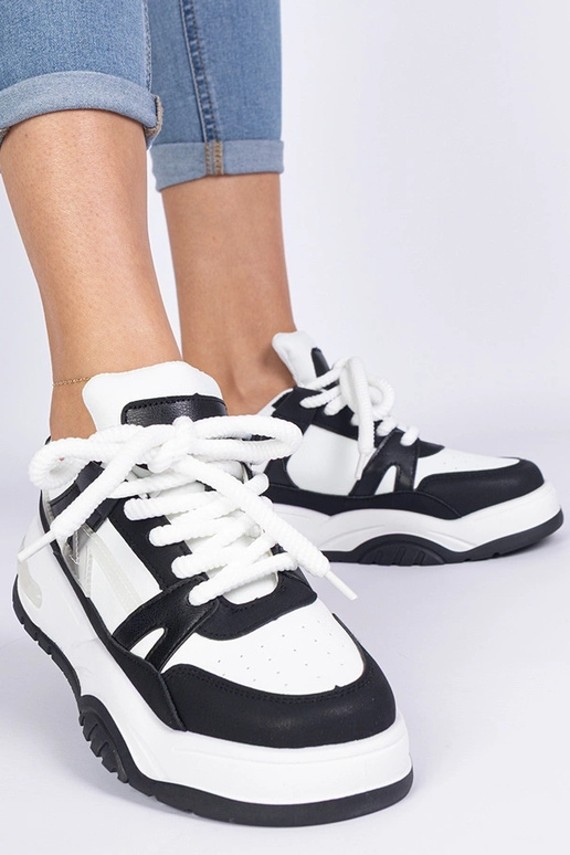 Sneakers neri con lacci spessi Luciana