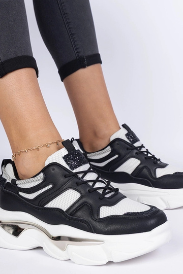 Sneakers nere da donna...