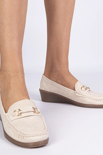 Mokasini crema da donna con tacco alto Sambada