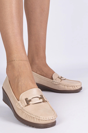 Mokasini beige da donna con tacco alto in ecopelle Kappi