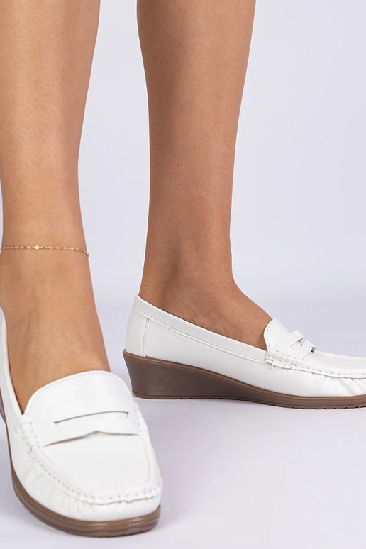 Mokasini bianchi da donna con zeppa...