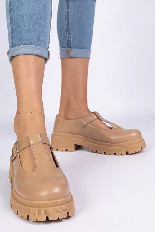 Scarpe con piattaforma in similpelle...