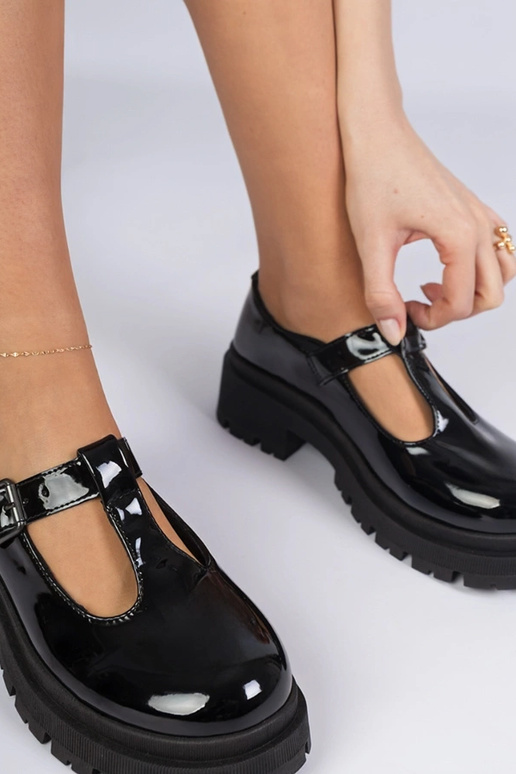 Scarpe basse nere con plateau...