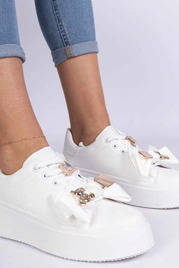 Sneakers bianchi da donna... 2