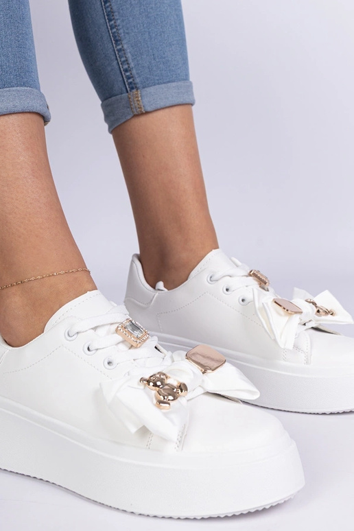 Sneakers bianchi da donna decorate...