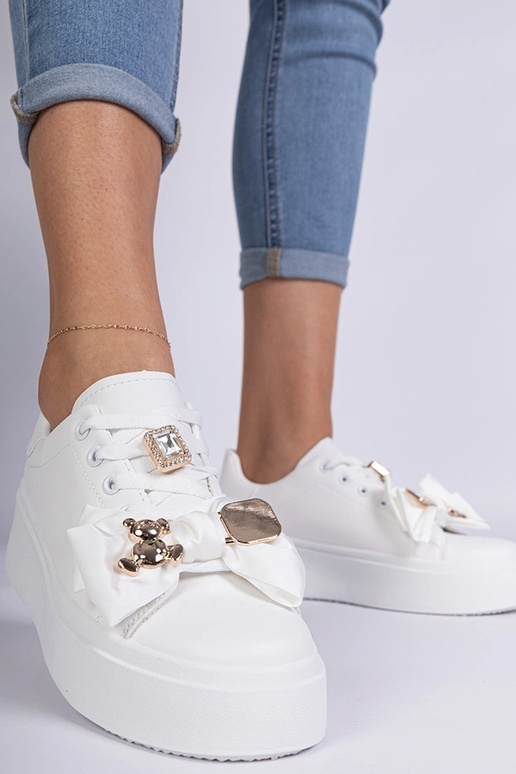 Sneakers bianchi da donna decorate...