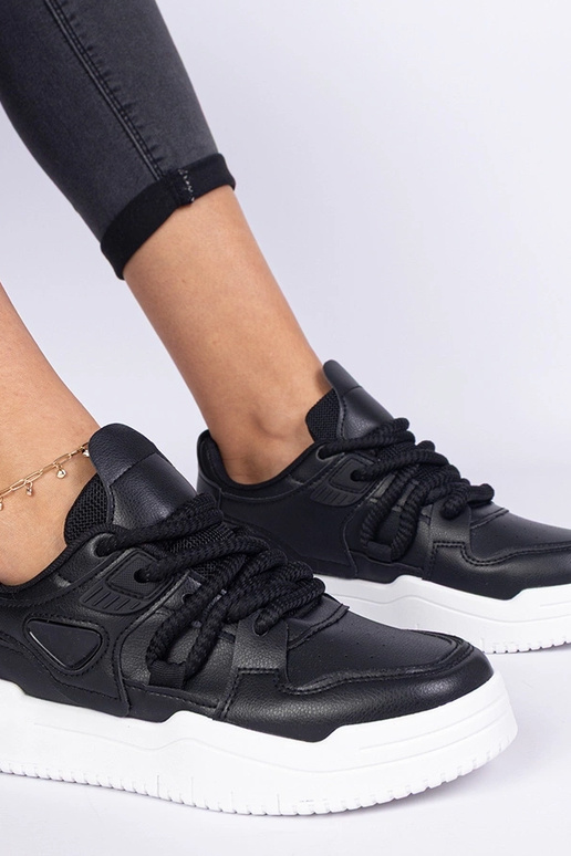 Sneakers nere da donna con lacci...