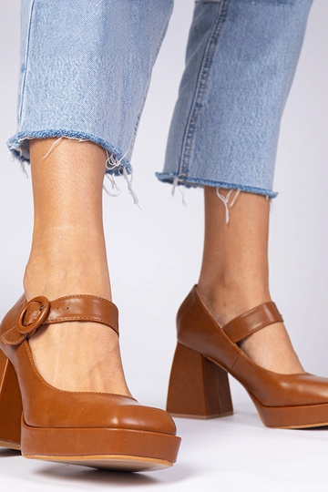 Décolleté marroni con punta... 2