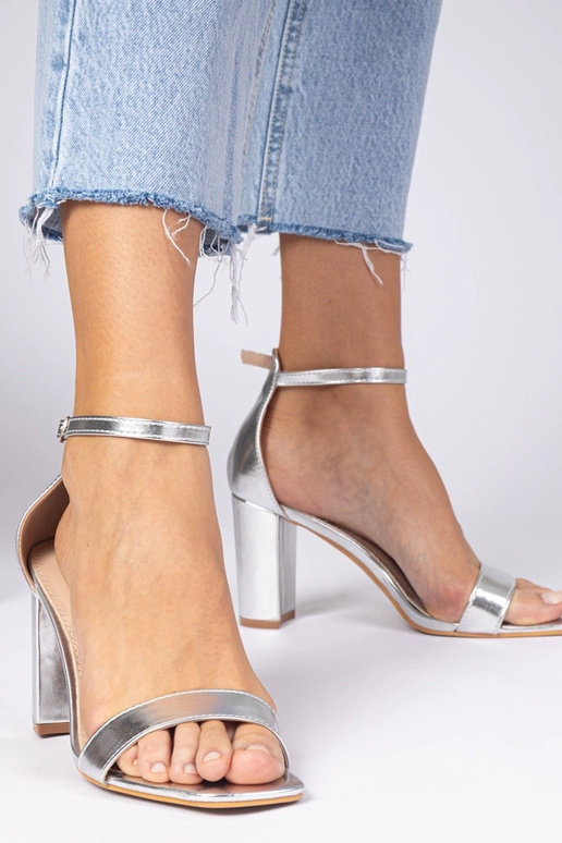 Sandali argentati con tacco alto Kasedi